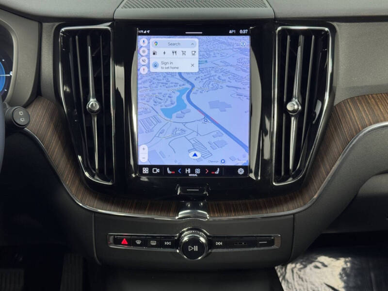 2022 Volvo XC60 Recharge T8 Inscription Expression