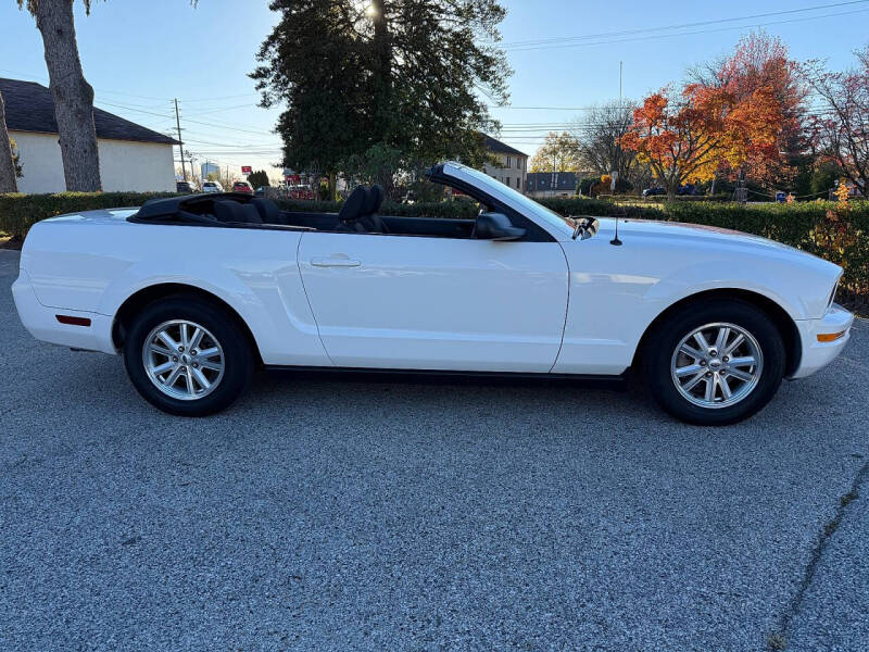 2006 Ford Mustang V6 Deluxe