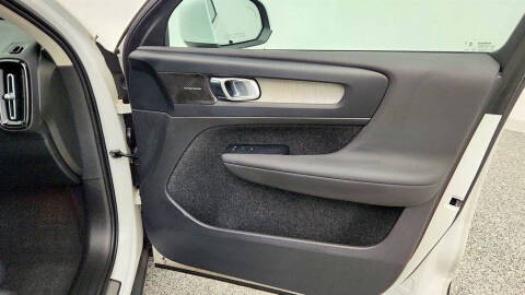 2024 Volvo XC40 B5 Plus Bright Theme