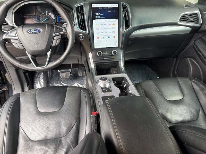 2022 Ford Edge Titanium