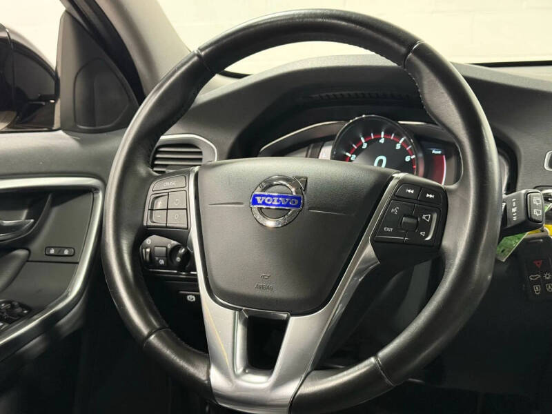 2016 Volvo V60 Cross Country T5