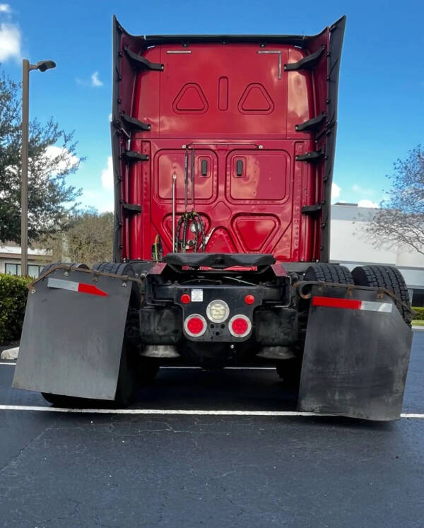 2021 Freightliner Cascadia