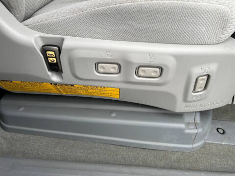 2012 Toyota Sienna LE 7-Passenger Auto Access Seat