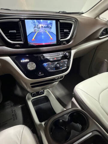 2017 Chrysler Pacifica Touring-L
