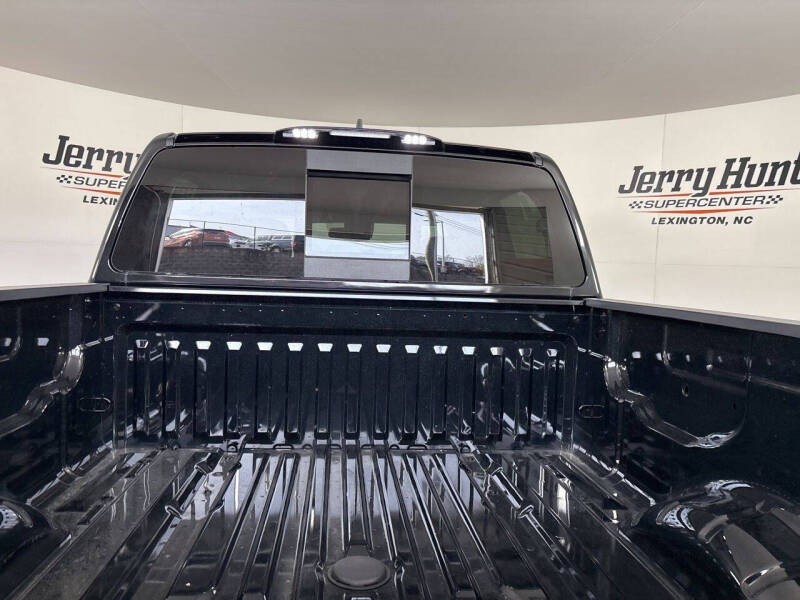 2024 Nissan Titan XD SV