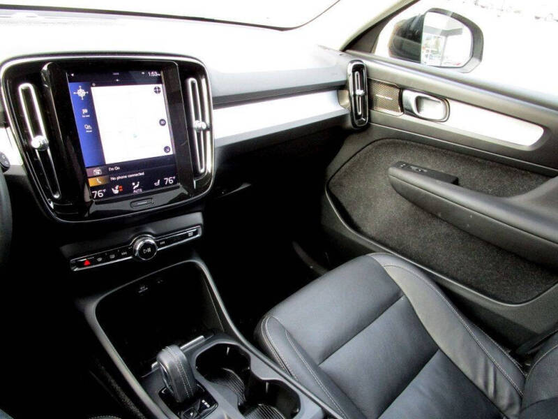 2020 Volvo XC40 T5 Momentum