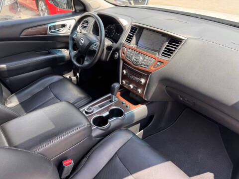 2017 Nissan Pathfinder Platinum