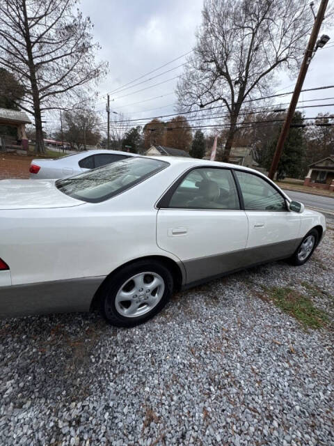 1997 Lexus ES 300 for sale at Well-Done Autos LLC in Cedartown, GA