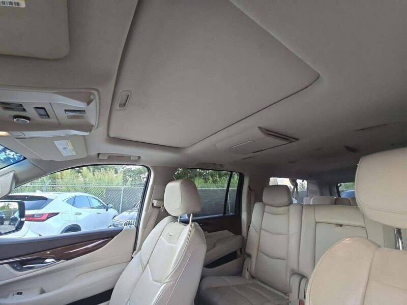 2017 Cadillac Escalade ESV Luxury