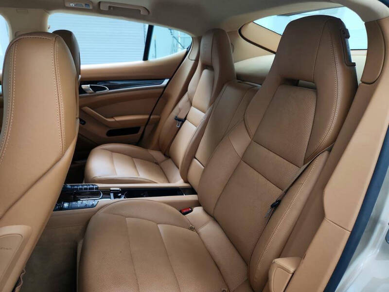 2016 Porsche Panamera