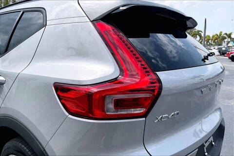 2023 Volvo XC40 B4 Ultimate Dark Theme