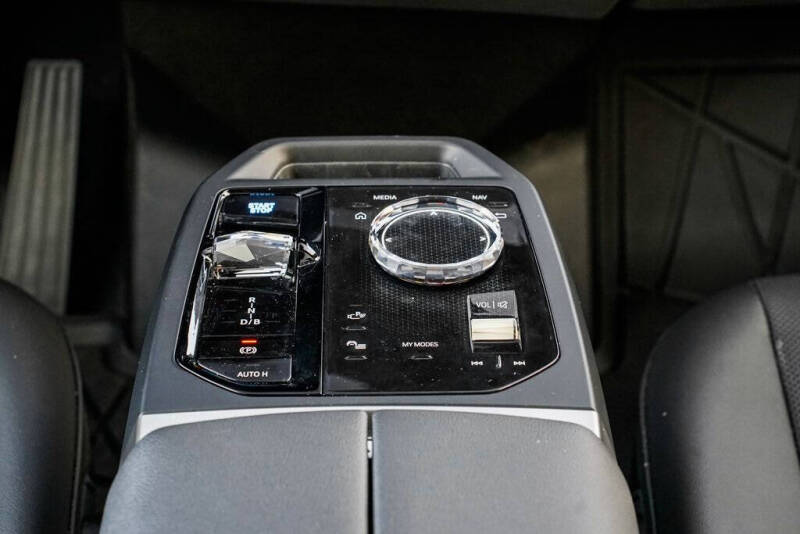 2025 BMW iX xDrive50