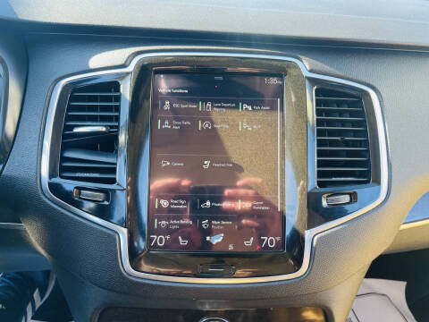 2016 Volvo XC90 T6 Momentum