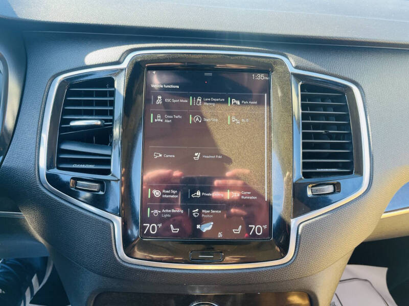 2016 Volvo XC90 T6 Momentum