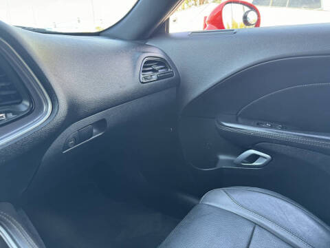 2017 Dodge Challenger SXT Plus