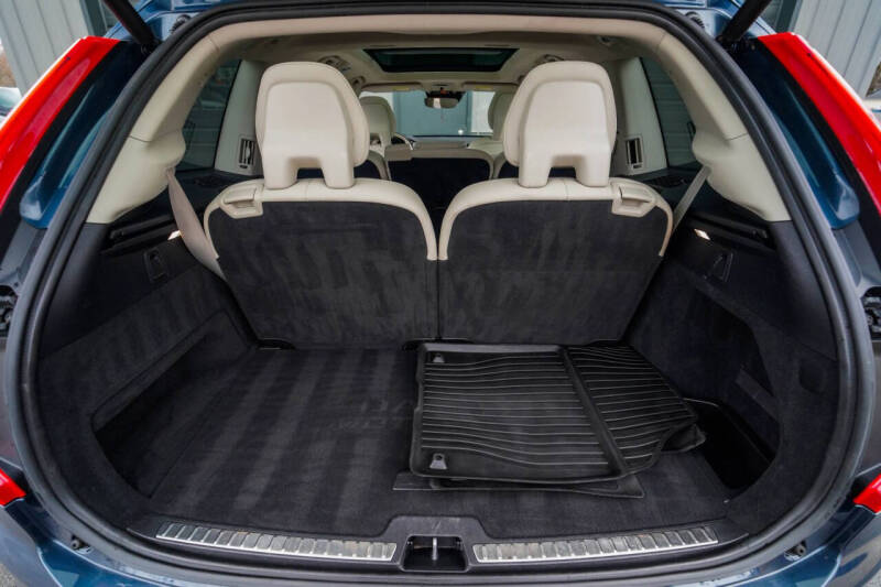 2018 Volvo XC90 T6 Momentum