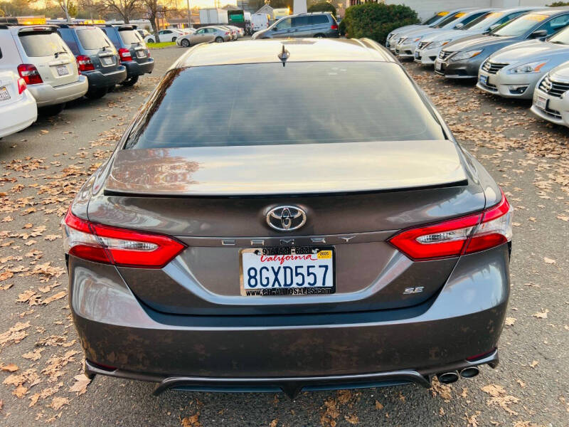 2019 Toyota Camry SE photo 8