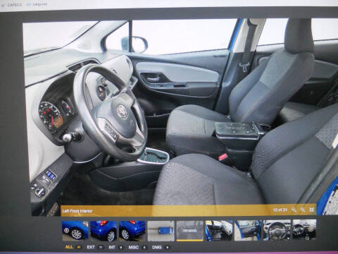 2015 Toyota Yaris 5-Door LE