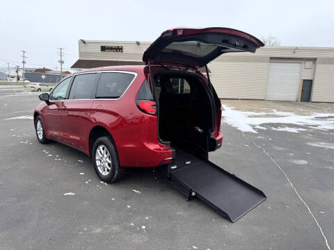 2025 Chrysler Pacifica Select