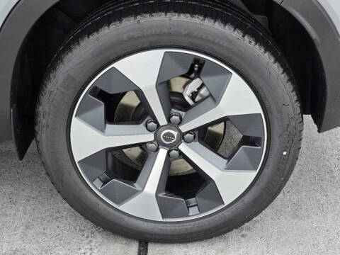 2025 Volvo XC40 B5 Plus Bright Theme