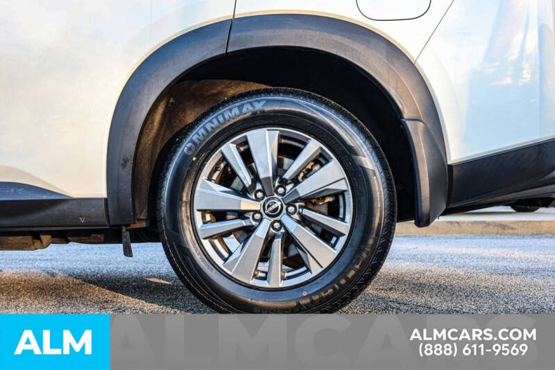 2022 Nissan Pathfinder SV