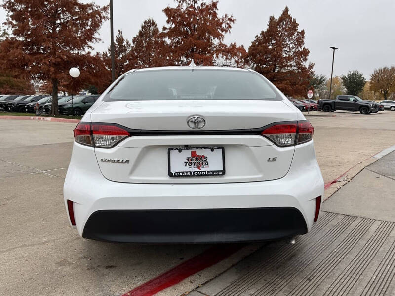 2025 Toyota Corolla LE