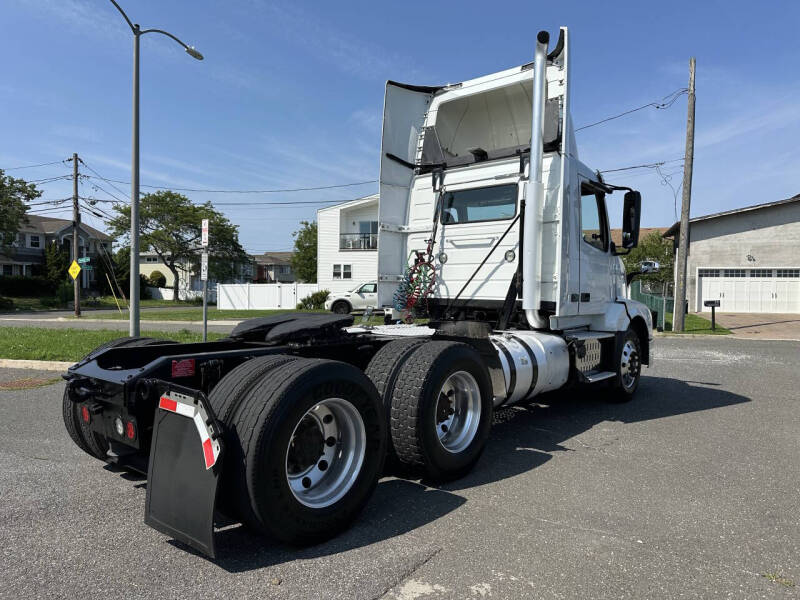 2016 Volvo VNL