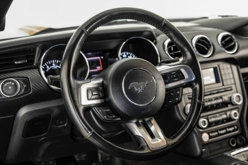 2017 Ford Mustang V6