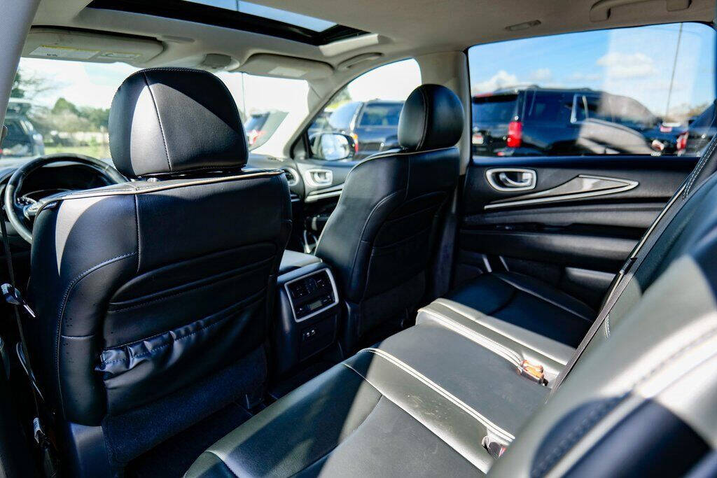 2019 INFINITI QX60 for sale at Auto Destination in Puyallup, WA