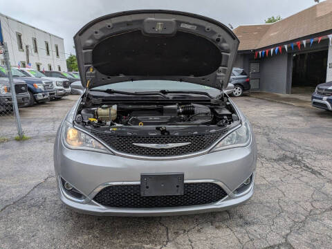 2017 Chrysler Pacifica Touring-L
