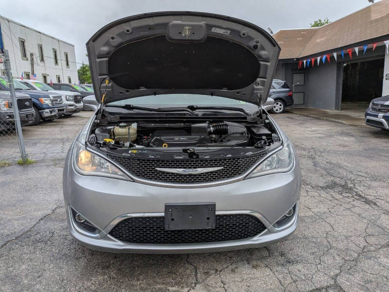 2017 Chrysler Pacifica Touring-L