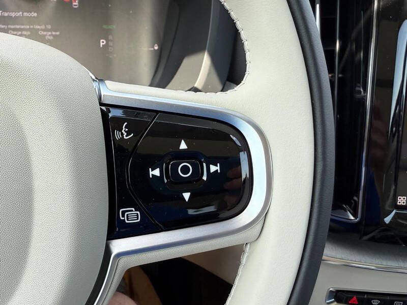 2025 Volvo XC60 T8 Plus Dark Theme