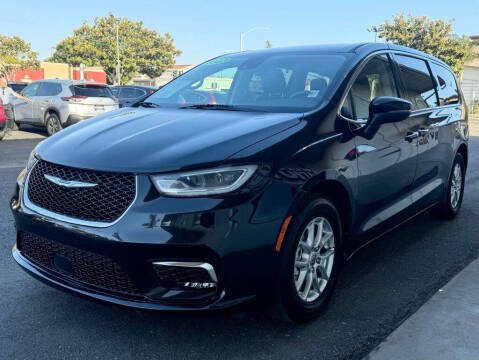 2023 Chrysler Pacifica Touring L
