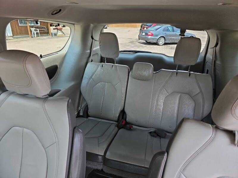 2017 Chrysler Pacifica Touring-L