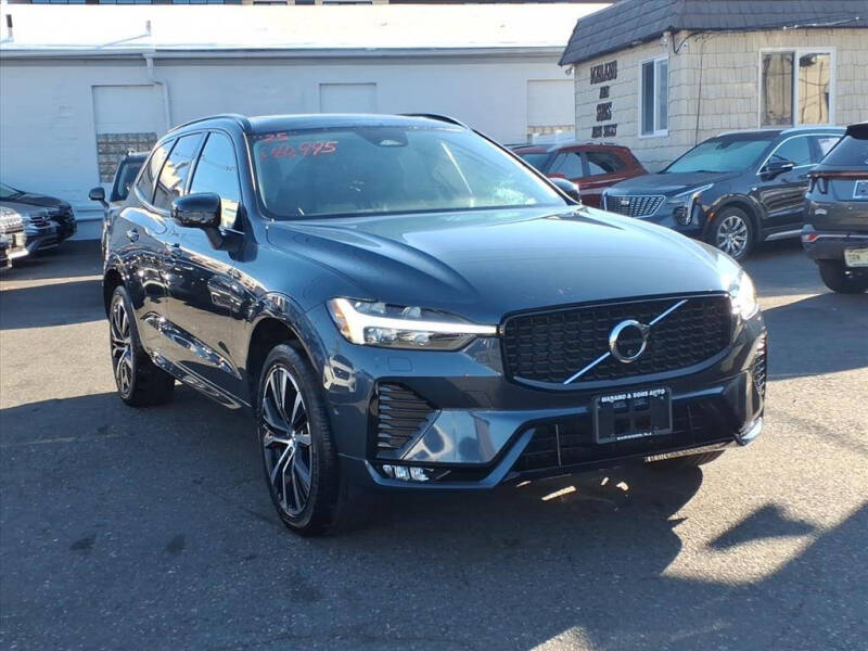 2025 Volvo XC60 B5 Plus Dark Theme