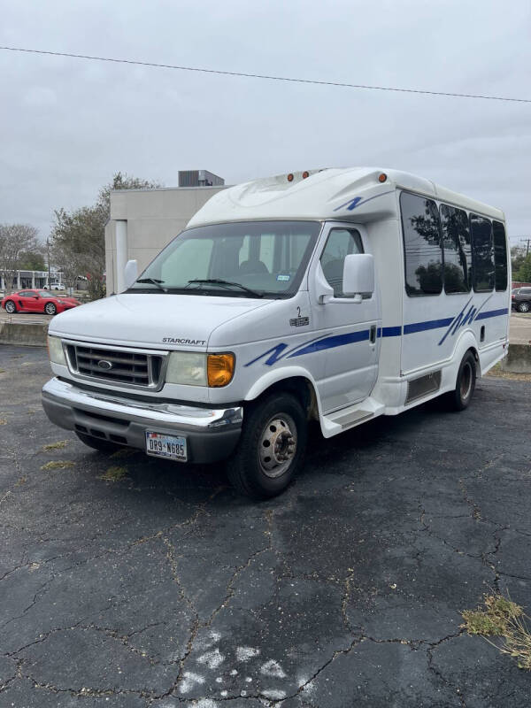 2005 Ford Econoline's photo