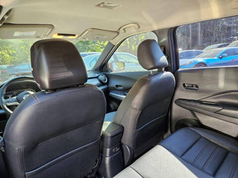 2020 Nissan Kicks SR