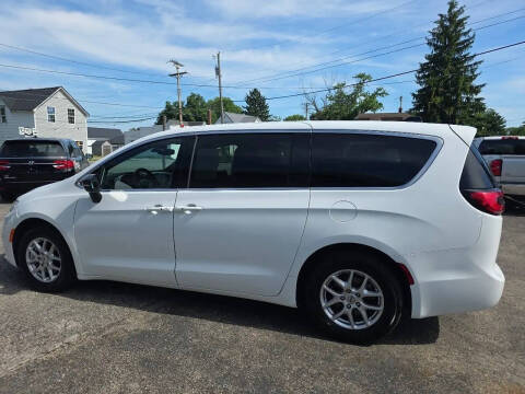 2025 Chrysler Pacifica Select