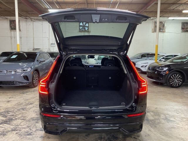 2025 Volvo XC60 B5 Plus Dark Theme