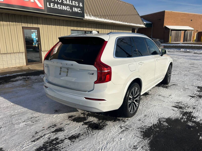 2022 Volvo XC90 T6 Momentum 7-Passenger