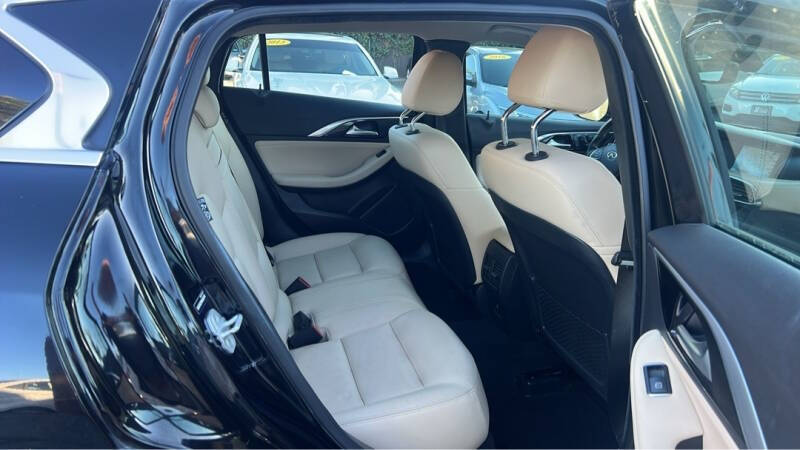 2017 Infiniti QX30 Sport