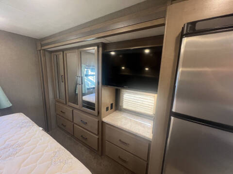 2021 Thor Motor Coach Hurricane