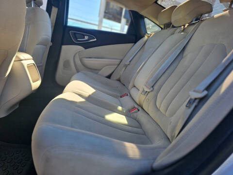 2015 Chrysler 200 Limited