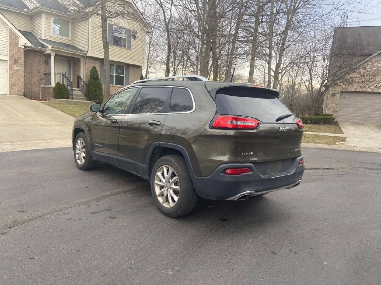 2016 Jeep Cherokee for sale at ZAKS AUTO INC in Detroit, MI