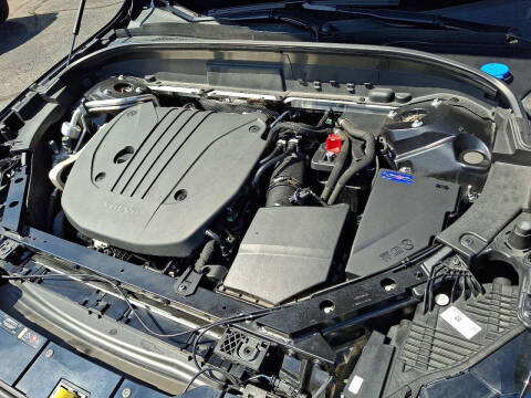 2023 Volvo XC60 B5 Plus Dark Theme