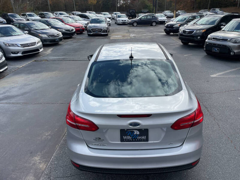 2017 Ford Focus SE photo 9