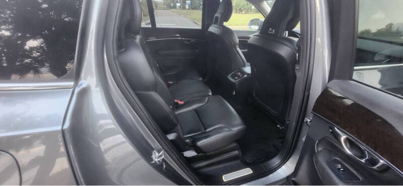 2016 Volvo XC90 T6 Momentum