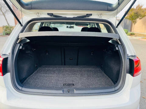 2017 Volkswagen Golf TSI S