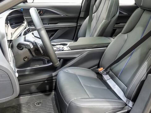 2025 Cadillac LYRIQ Luxury 1