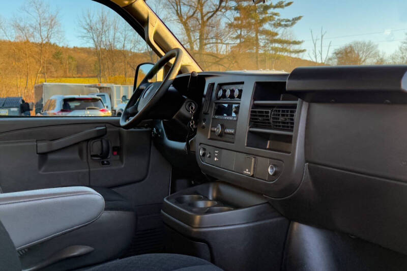 2024 GMC Savana 2500